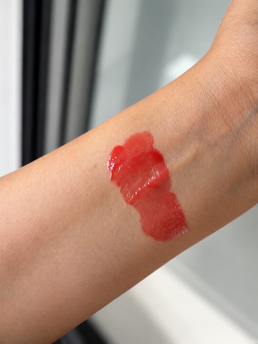 Lip gloss sleepy eyes